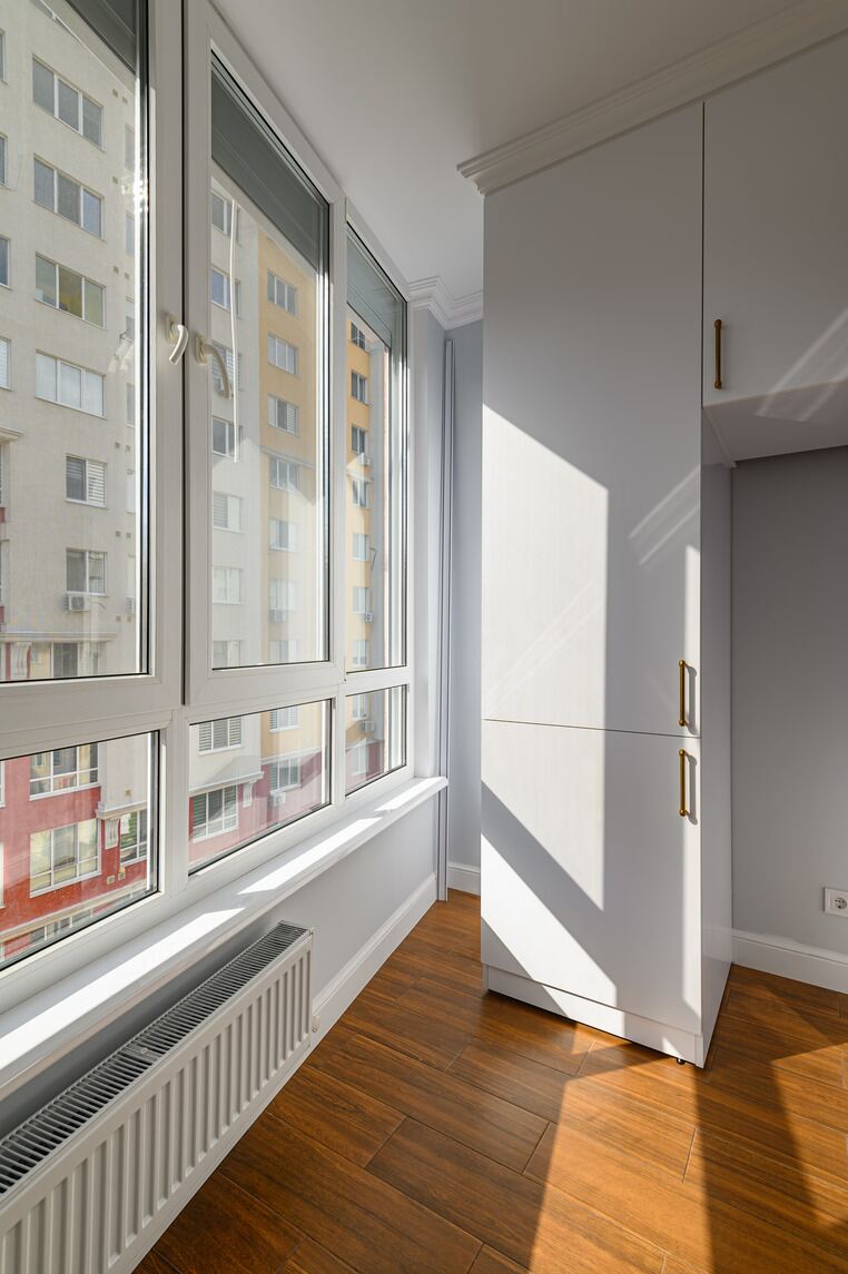 empty-heated-penthouse-living-room-with-floor-to-c-2022-07-30-06-20-32-utc (1) (1)